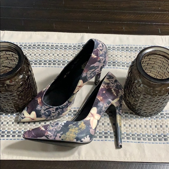 Floral Charlotte Russe Heels - Picture 2 of 4